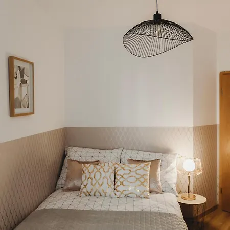 Clicktheflat Gdanski Center Prestige Homestay *